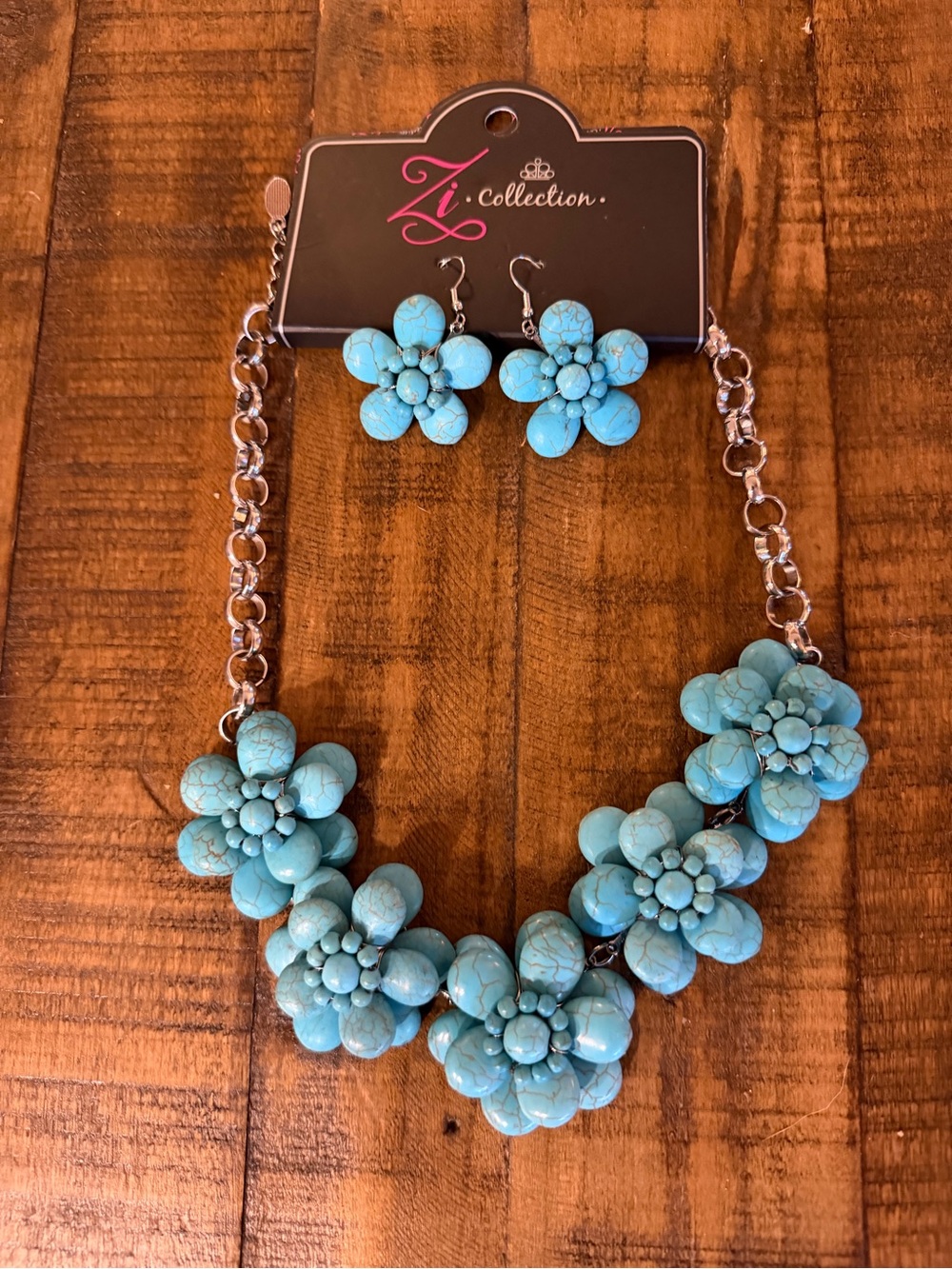 Paparazzi Zi COLLECTION 2021 Turquoise Floral Statement Necklace and Earrings